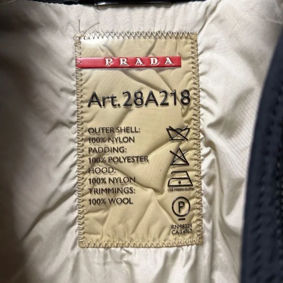 PRADA BLACK GORE-TEX BODY FOX FUR COLLAR WITH LOGO BELT COAT